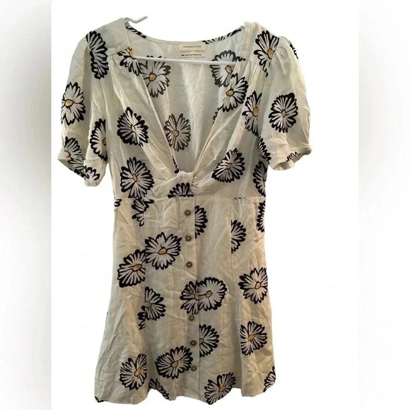 Urban Outfitters Dresses & Skirts - Urban Outfitters Bettie Twist-Front Mini Dress in floral print